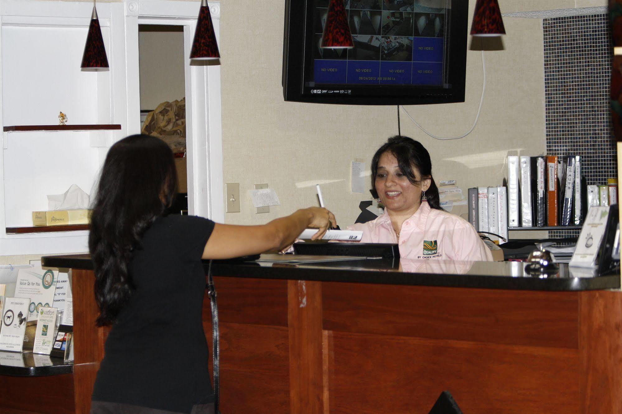 Quality Inn Plainfield I-395 Εξωτερικό φωτογραφία